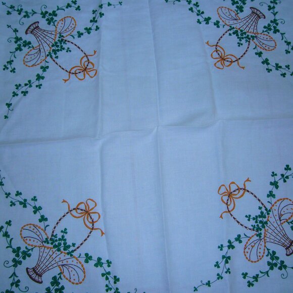 Vintage Embroidered Irish Linen - Picture 2 of 4